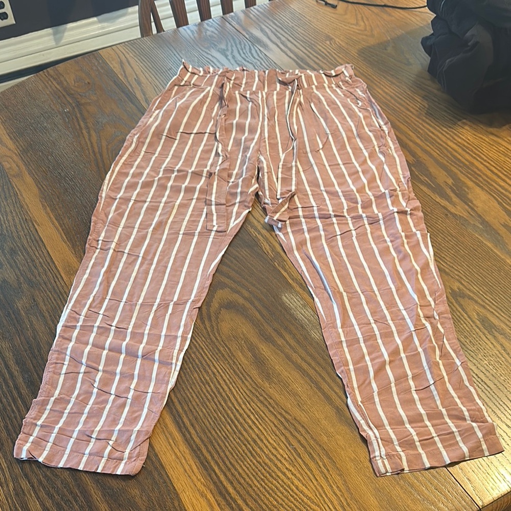 Pink and White Striped Cropped Pants with Elastic Waistband